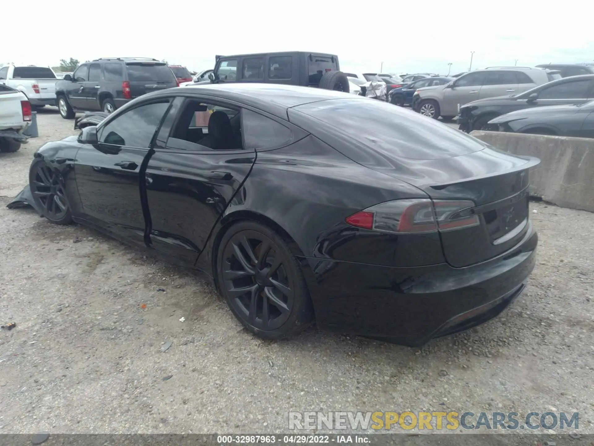 3 fotografías del automóvil dañado 5YJSA1E67MF441348 TESLA MODEL S 2021