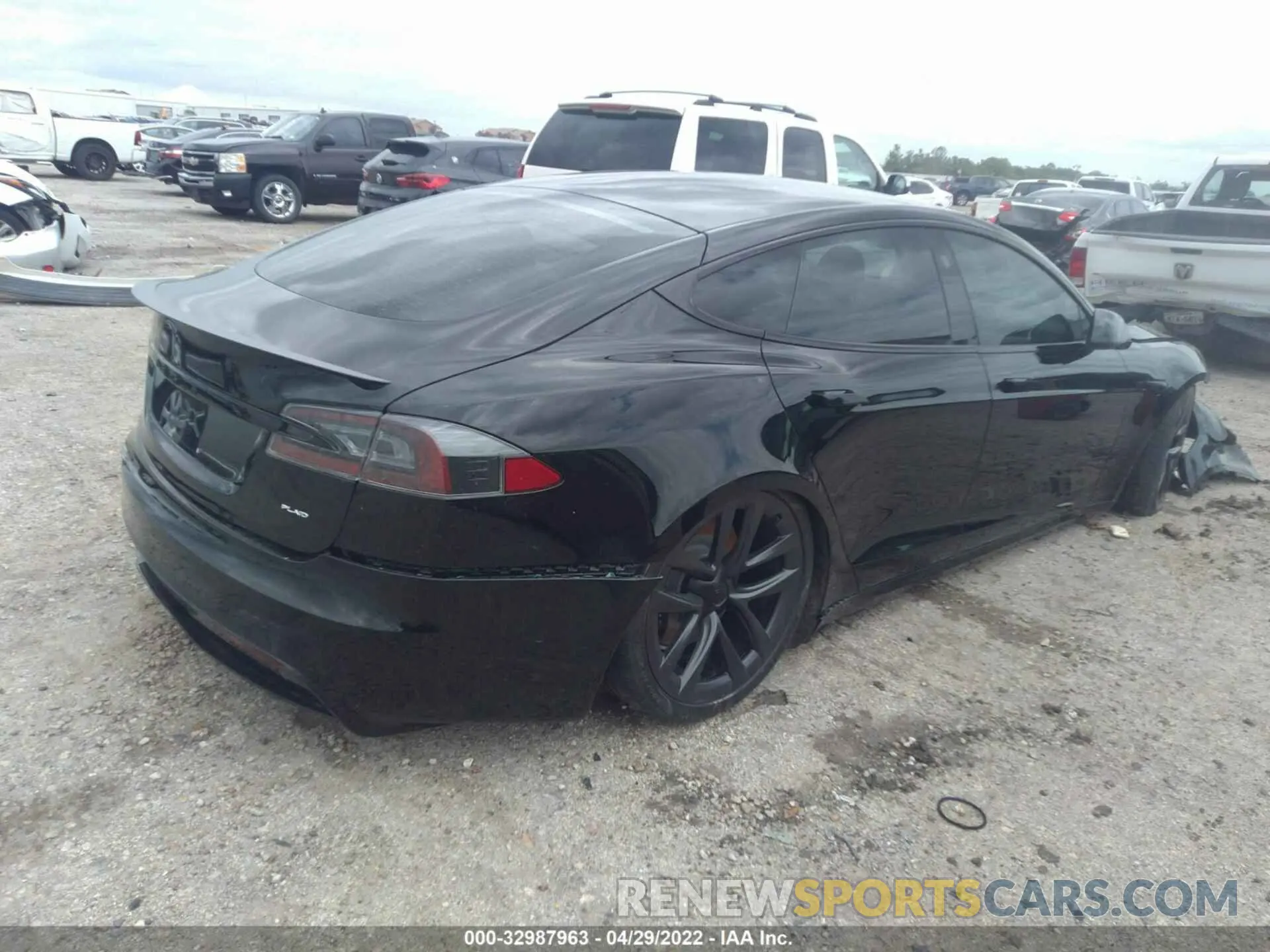 4 fotografías del automóvil dañado 5YJSA1E67MF441348 TESLA MODEL S 2021