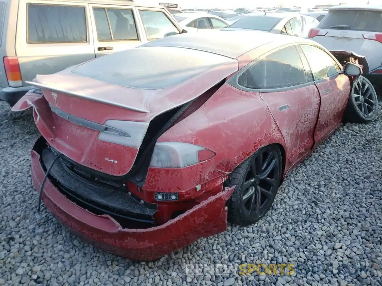 4 fotografías del automóvil dañado 5YJSA1E67MF442922 TESLA MODEL S 2021