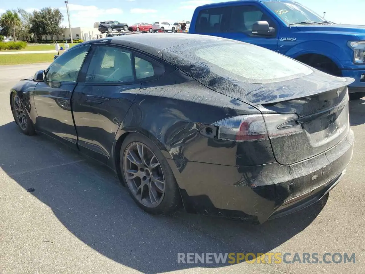 3 fotografías del automóvil dañado 5YJSA1E68MF451631 TESLA MODEL S 2021