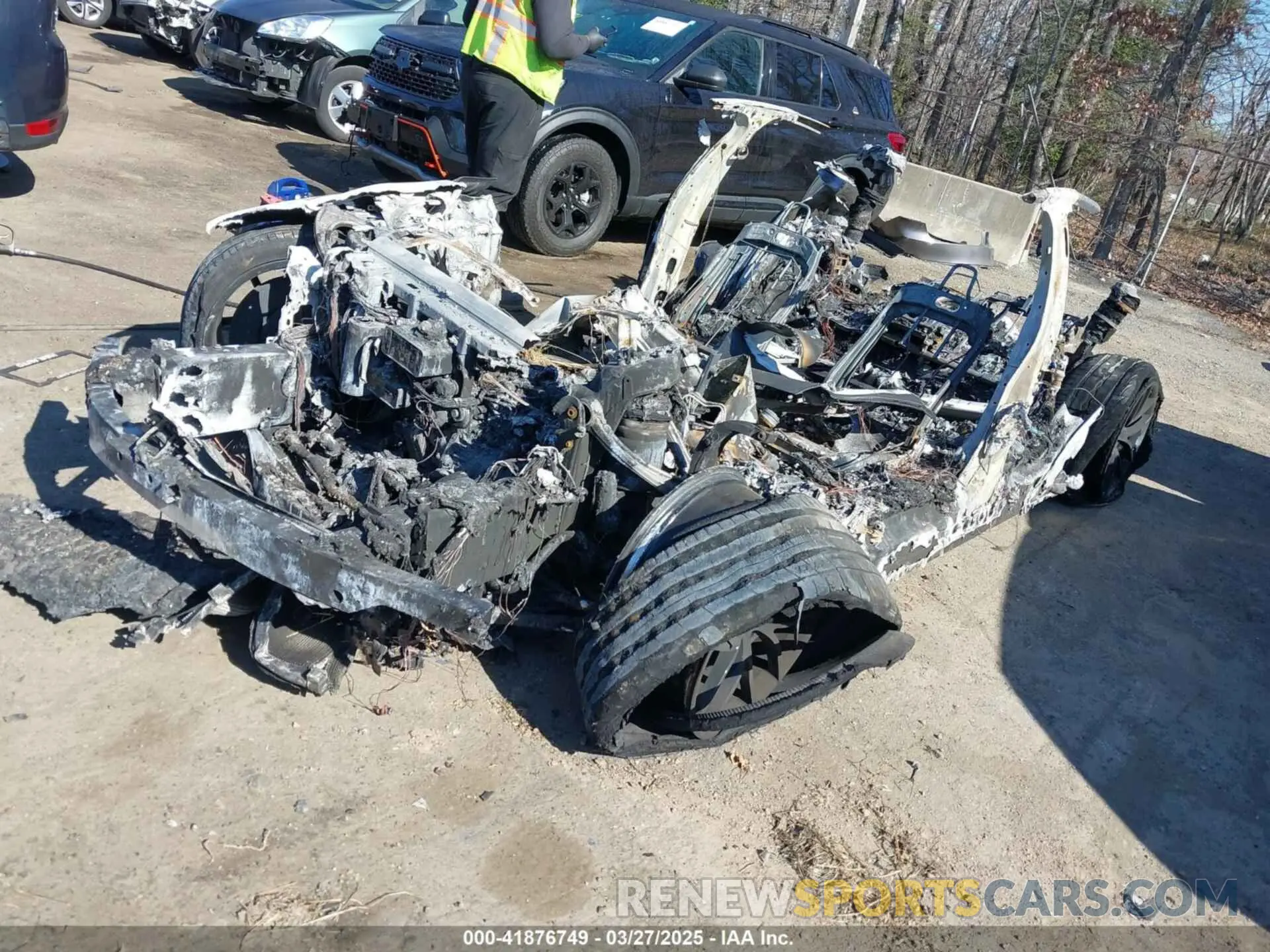2 fotografías del automóvil dañado 5YJSA1E68MF455324 TESLA MODEL S 2021