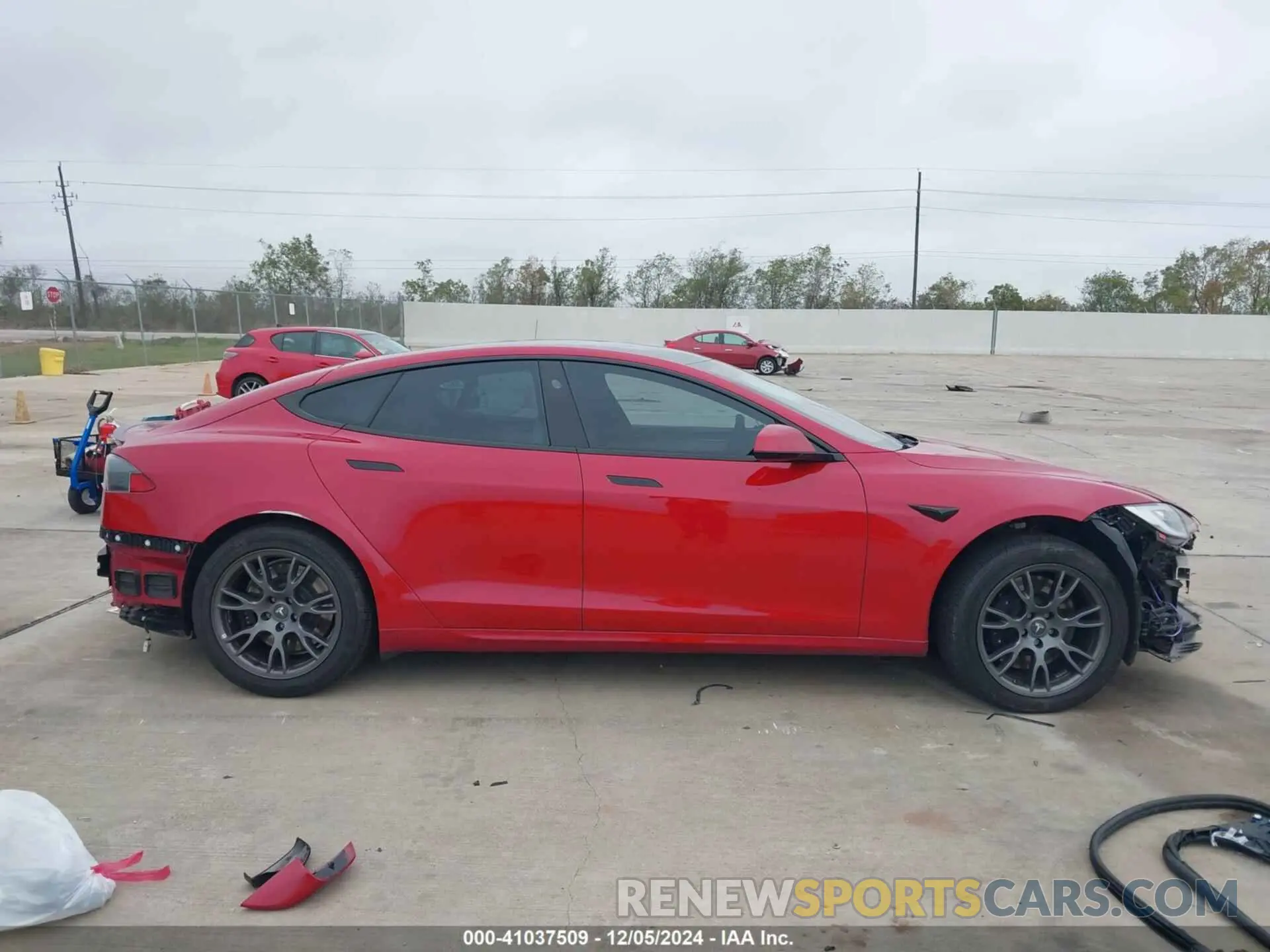 14 fotografías del automóvil dañado 5YJSA1E69MF438080 TESLA MODEL S 2021