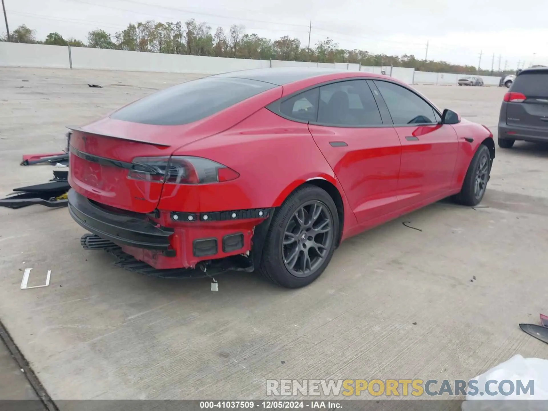 4 fotografías del automóvil dañado 5YJSA1E69MF438080 TESLA MODEL S 2021