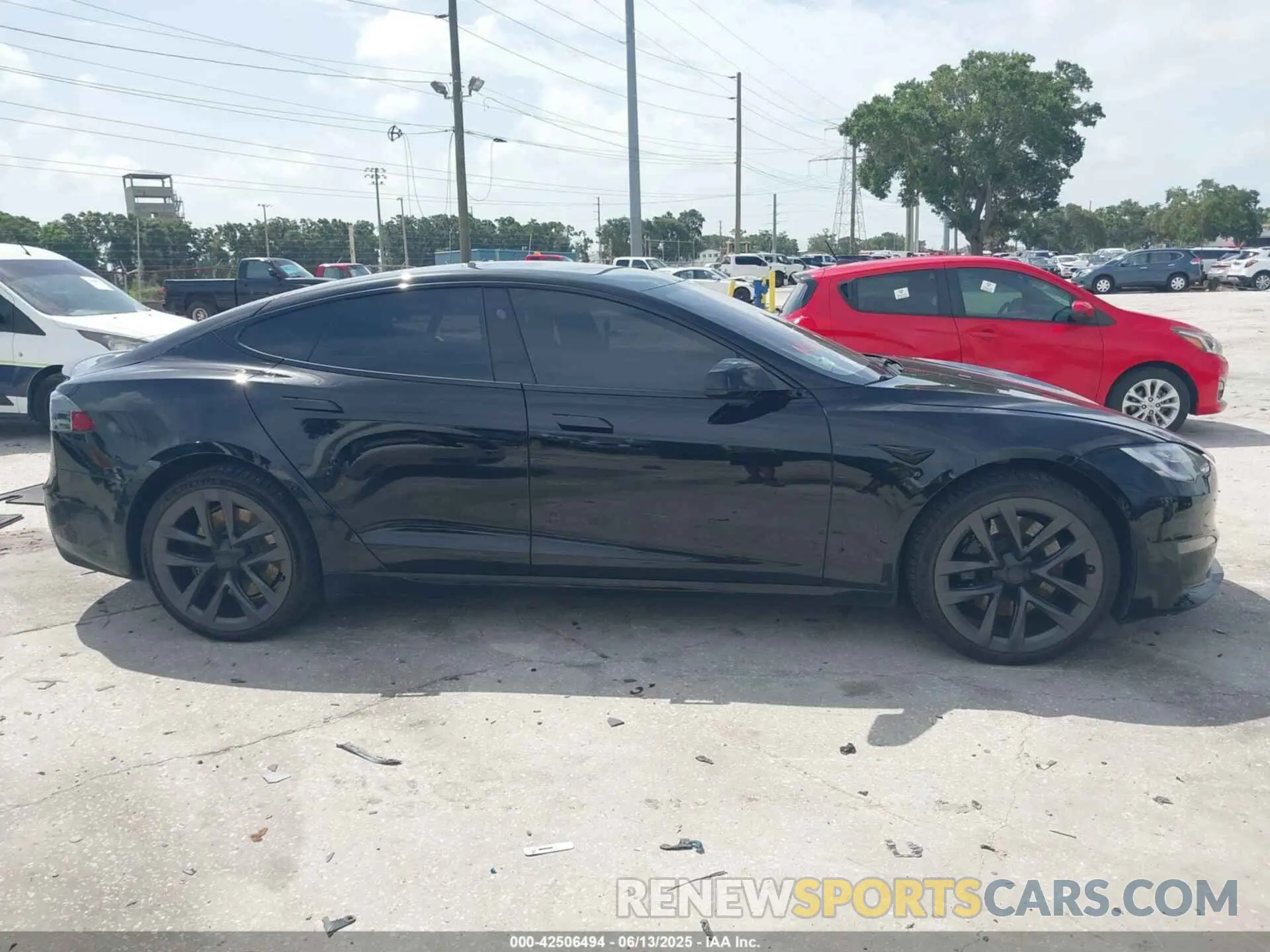13 fotografías del automóvil dañado 5YJSA1E69MF454571 TESLA MODEL S 2021