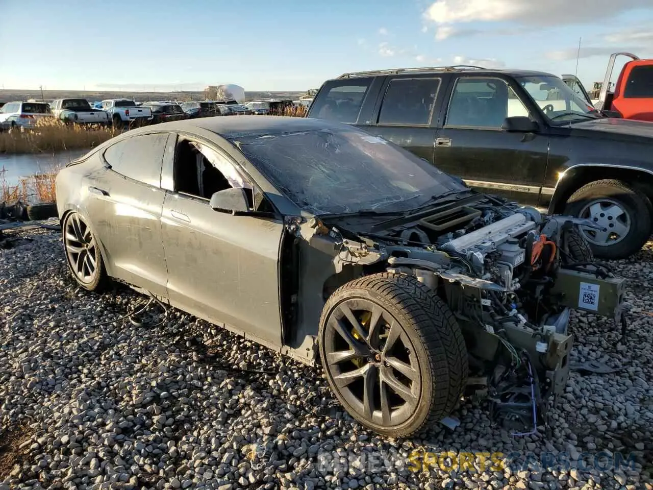 4 fotografías del automóvil dañado 5YJSA1E6XMF433387 TESLA MODEL S 2021