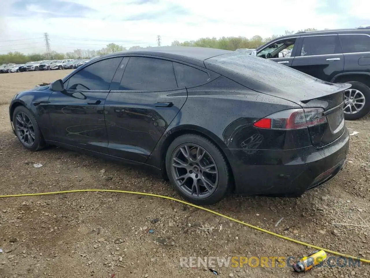 2 fotografías del automóvil dañado 5YJSA1E6XMF456295 TESLA MODEL S 2021