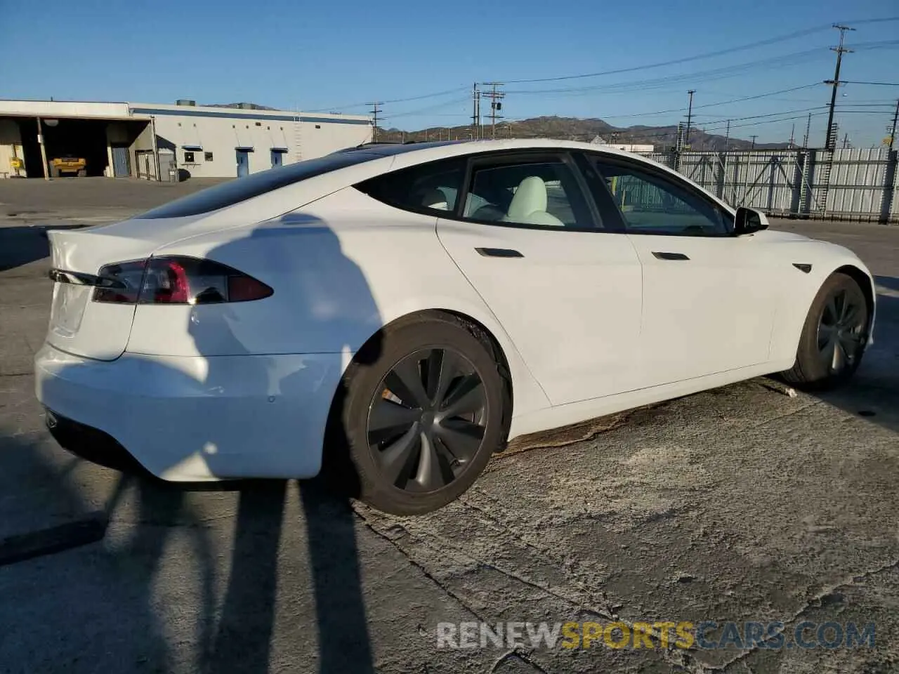 3 fotografías del automóvil dañado 5YJSA1E50NF467489 TESLA MODEL S 2022