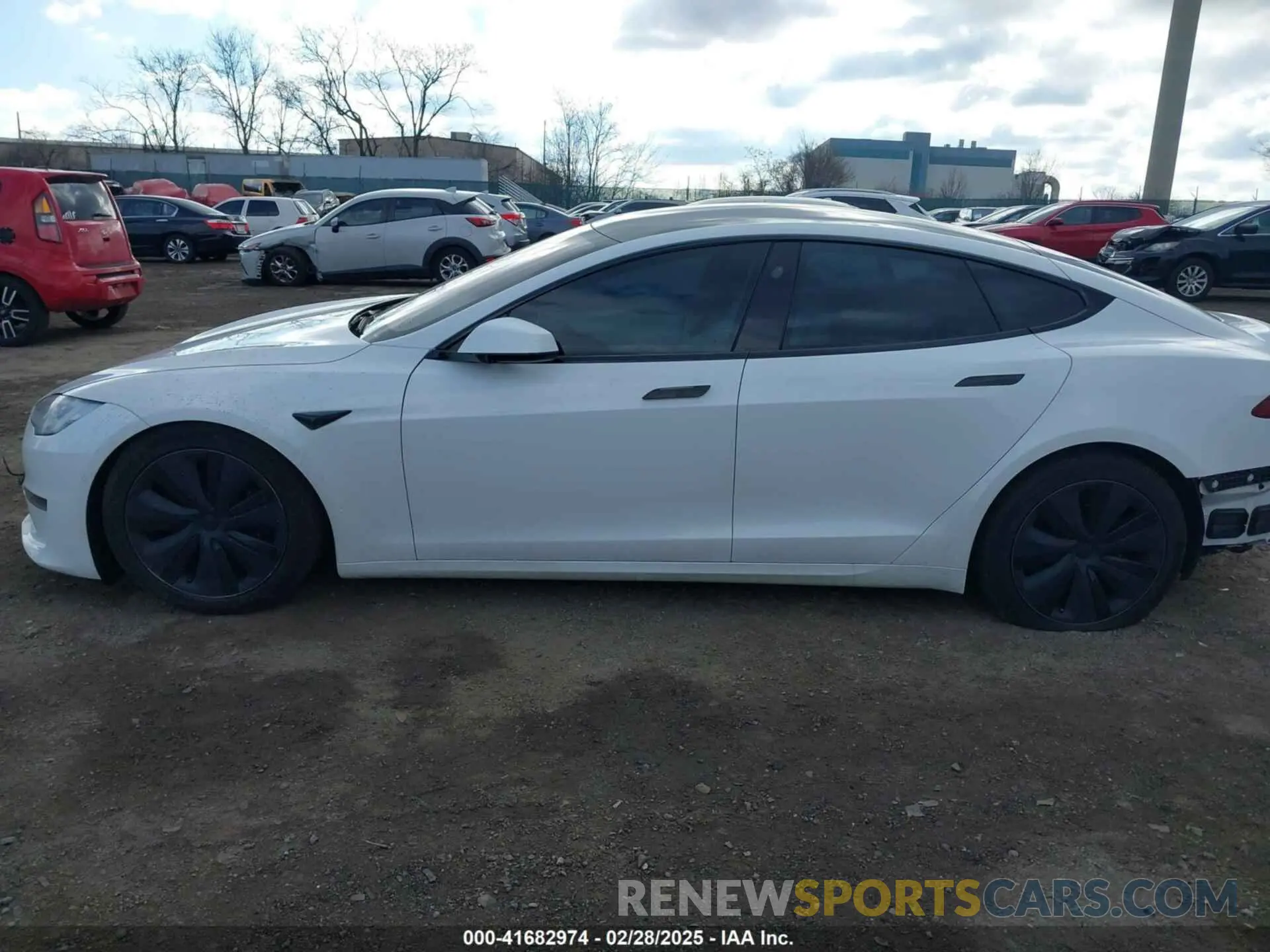 13 fotografías del automóvil dañado 5YJSA1E50NF469579 TESLA MODEL S 2022