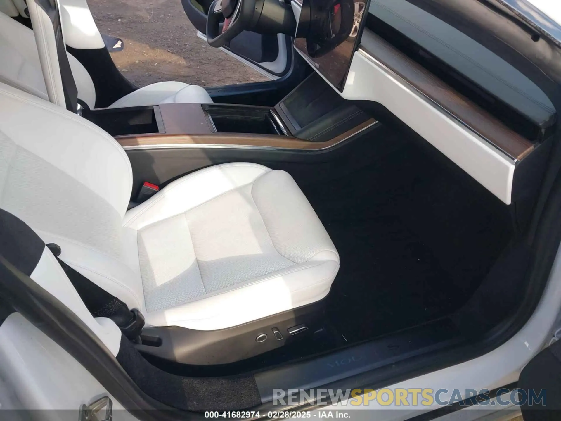 5 fotografías del automóvil dañado 5YJSA1E50NF469579 TESLA MODEL S 2022