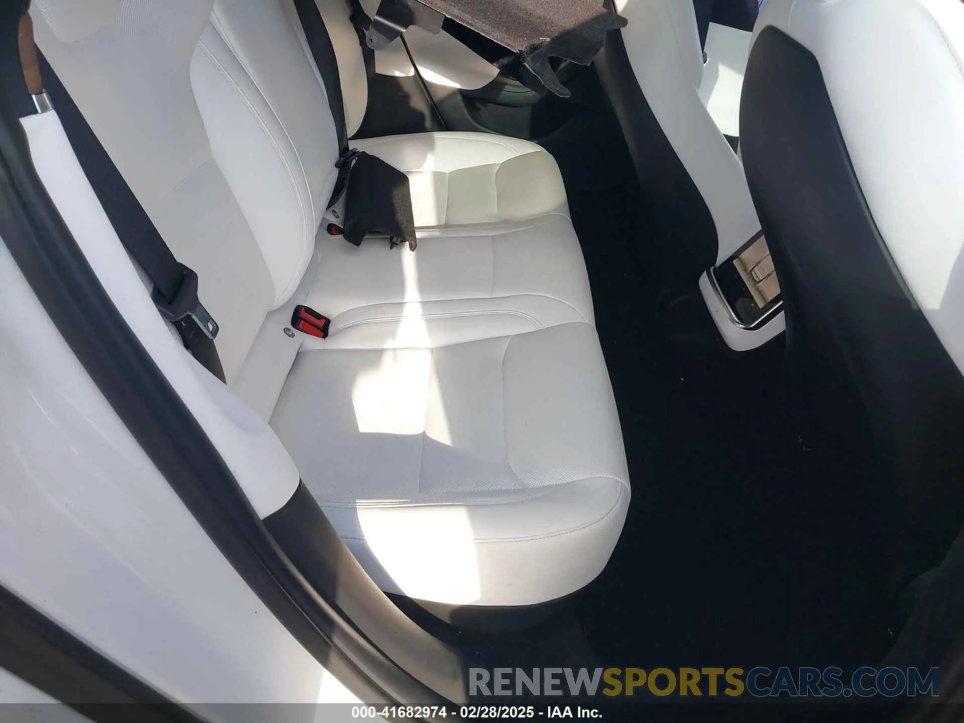 8 fotografías del automóvil dañado 5YJSA1E50NF469579 TESLA MODEL S 2022
