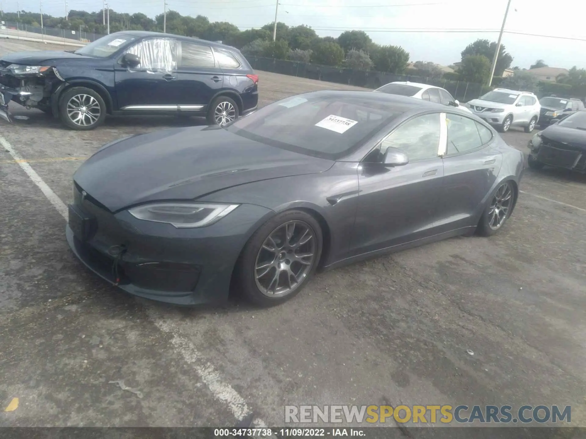 2 fotografías del automóvil dañado 5YJSA1E50NF470246 TESLA MODEL S 2022