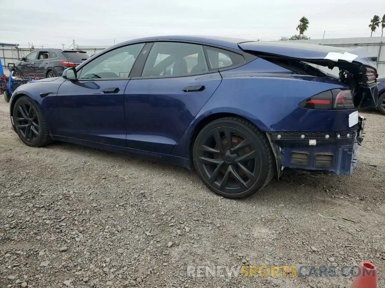 2 fotografías del automóvil dañado 5YJSA1E50NF477407 TESLA MODEL S 2022