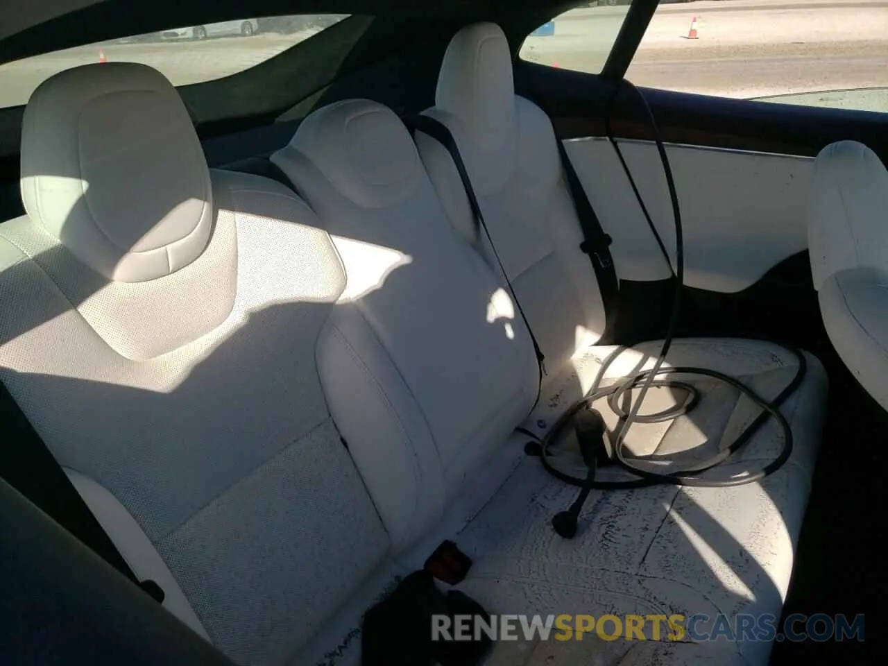 10 fotografías del automóvil dañado 5YJSA1E50NF477973 TESLA MODEL S 2022
