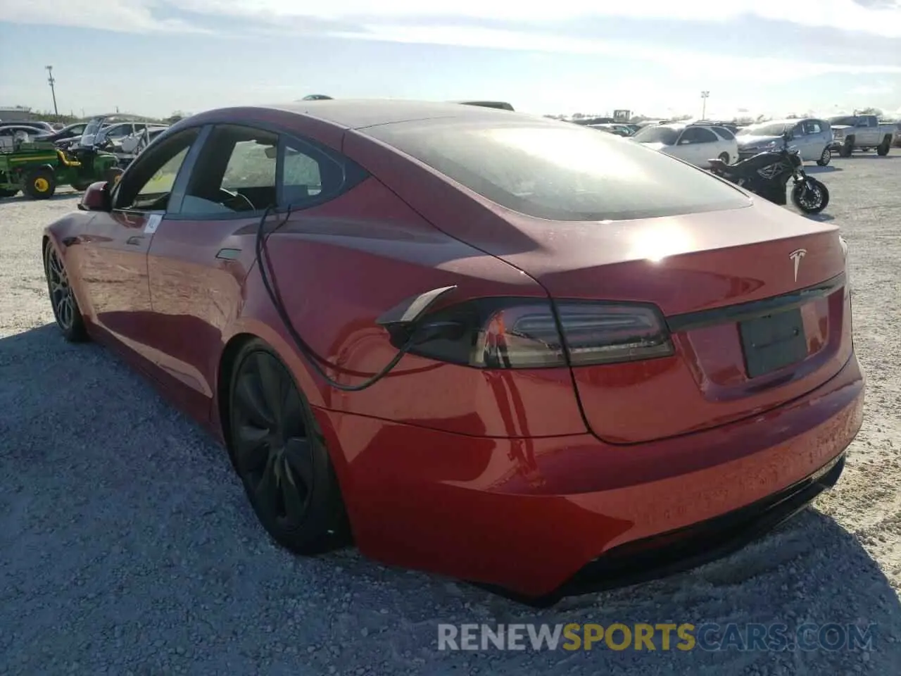 2 fotografías del automóvil dañado 5YJSA1E50NF477973 TESLA MODEL S 2022