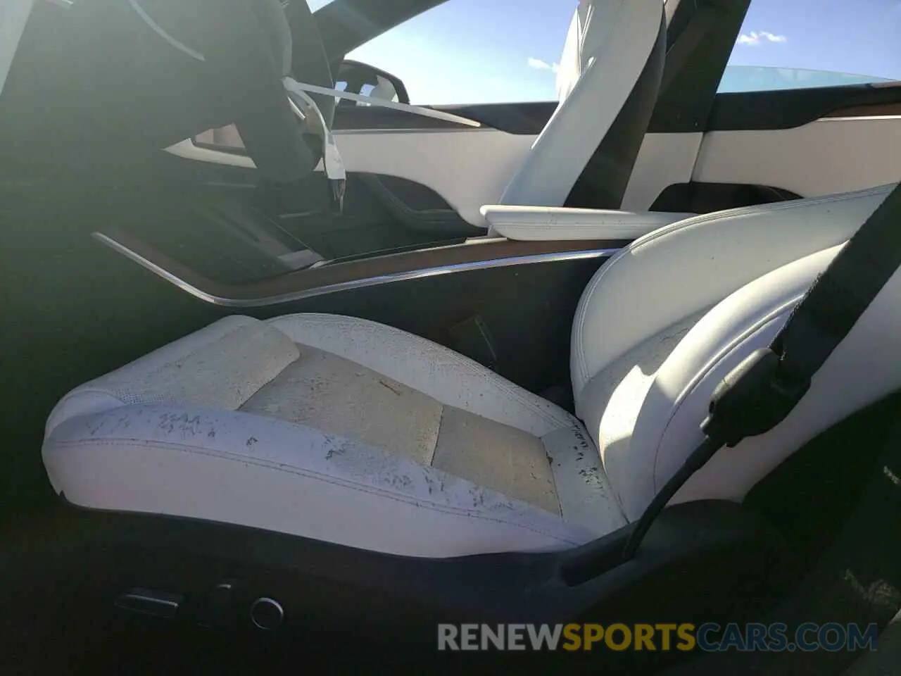 7 fotografías del automóvil dañado 5YJSA1E50NF477973 TESLA MODEL S 2022