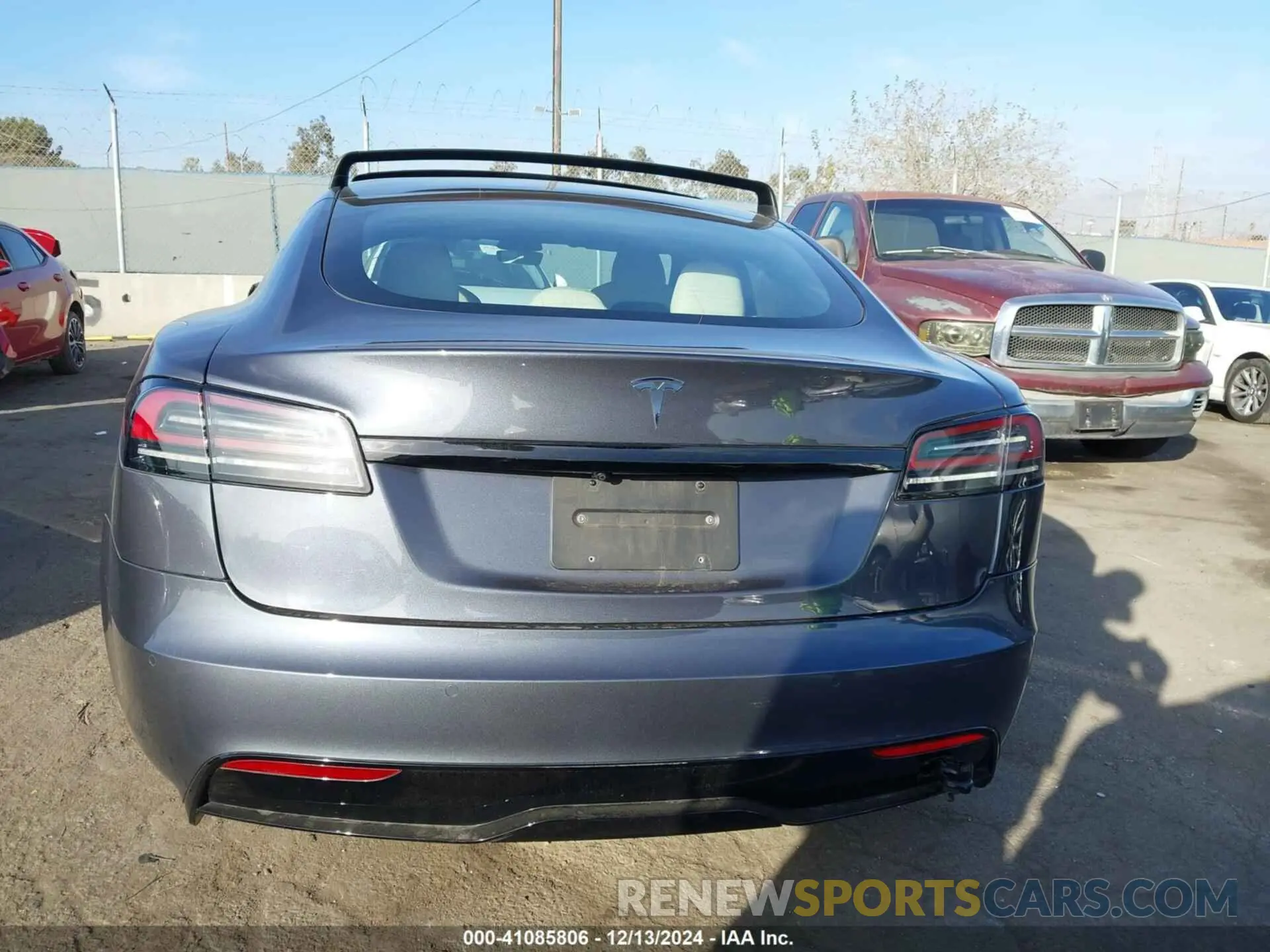 17 fotografías del automóvil dañado 5YJSA1E50NF482719 TESLA MODEL S 2022