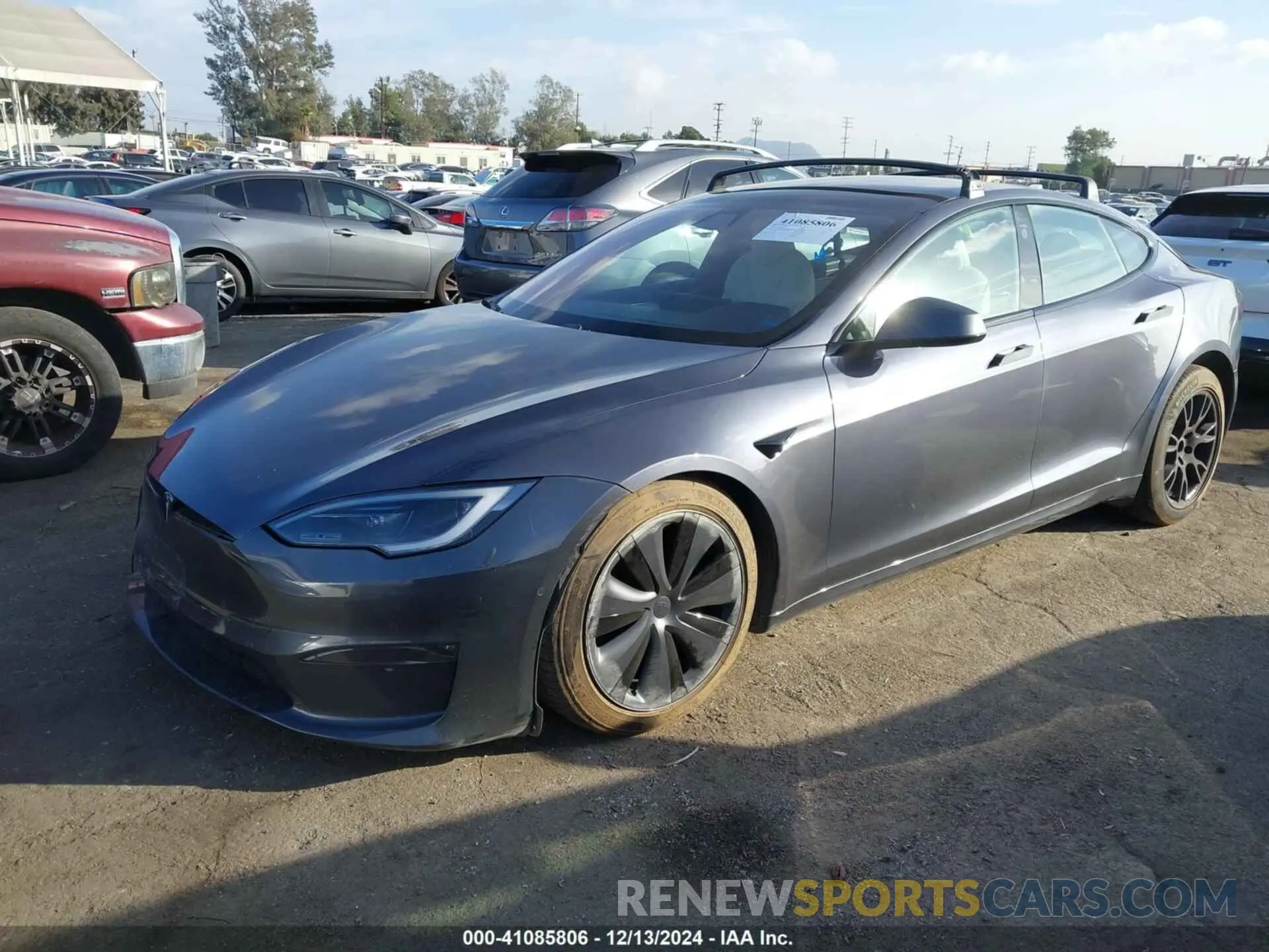 2 fotografías del automóvil dañado 5YJSA1E50NF482719 TESLA MODEL S 2022