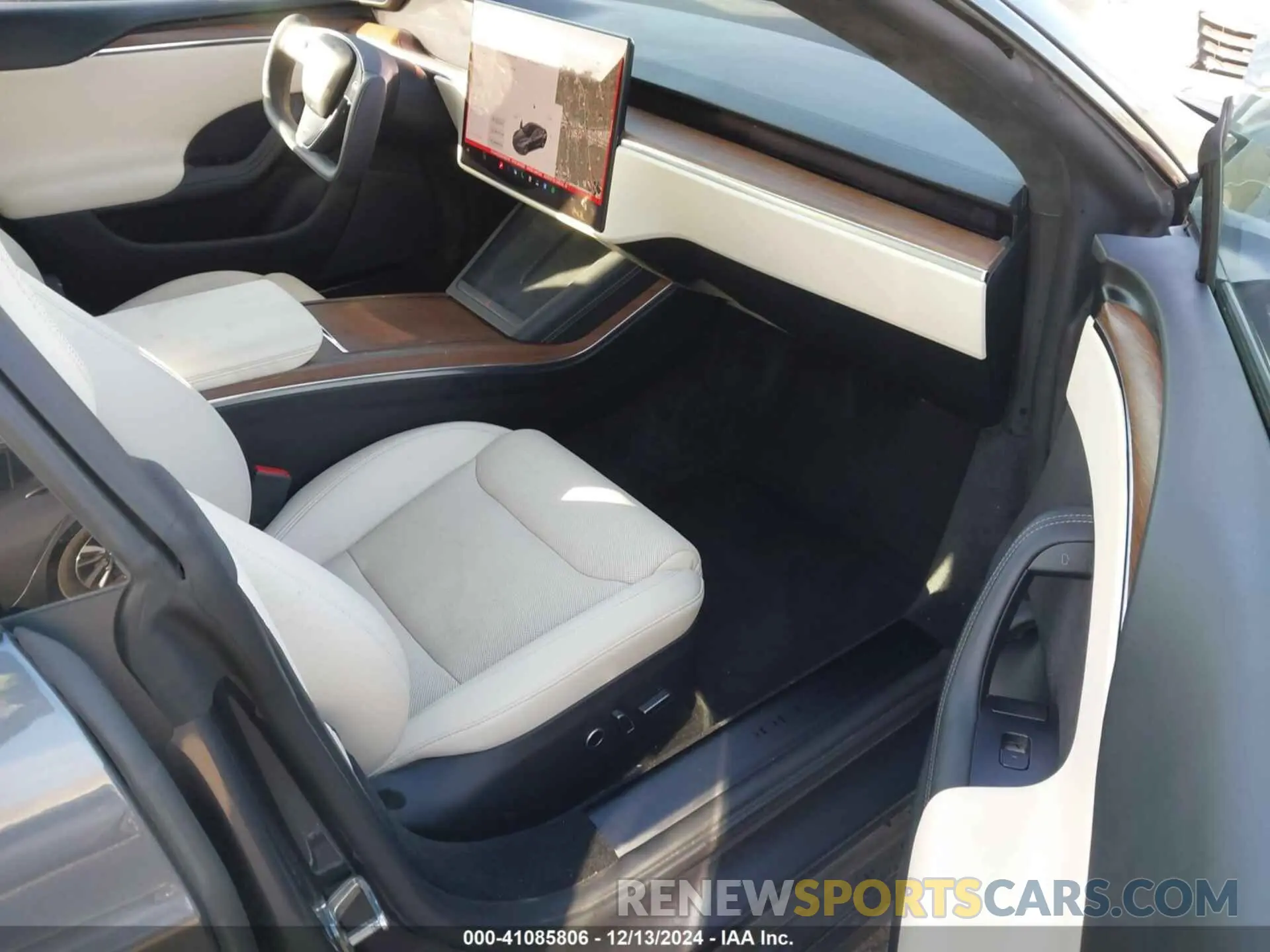 5 fotografías del automóvil dañado 5YJSA1E50NF482719 TESLA MODEL S 2022