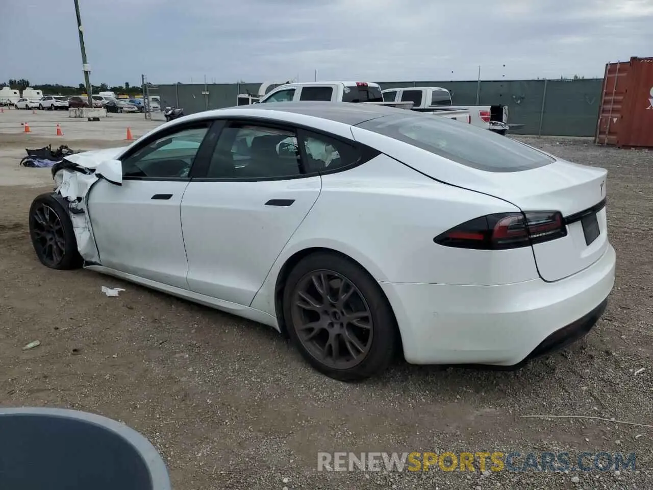 2 fotografías del automóvil dañado 5YJSA1E50NF486446 TESLA MODEL S 2022