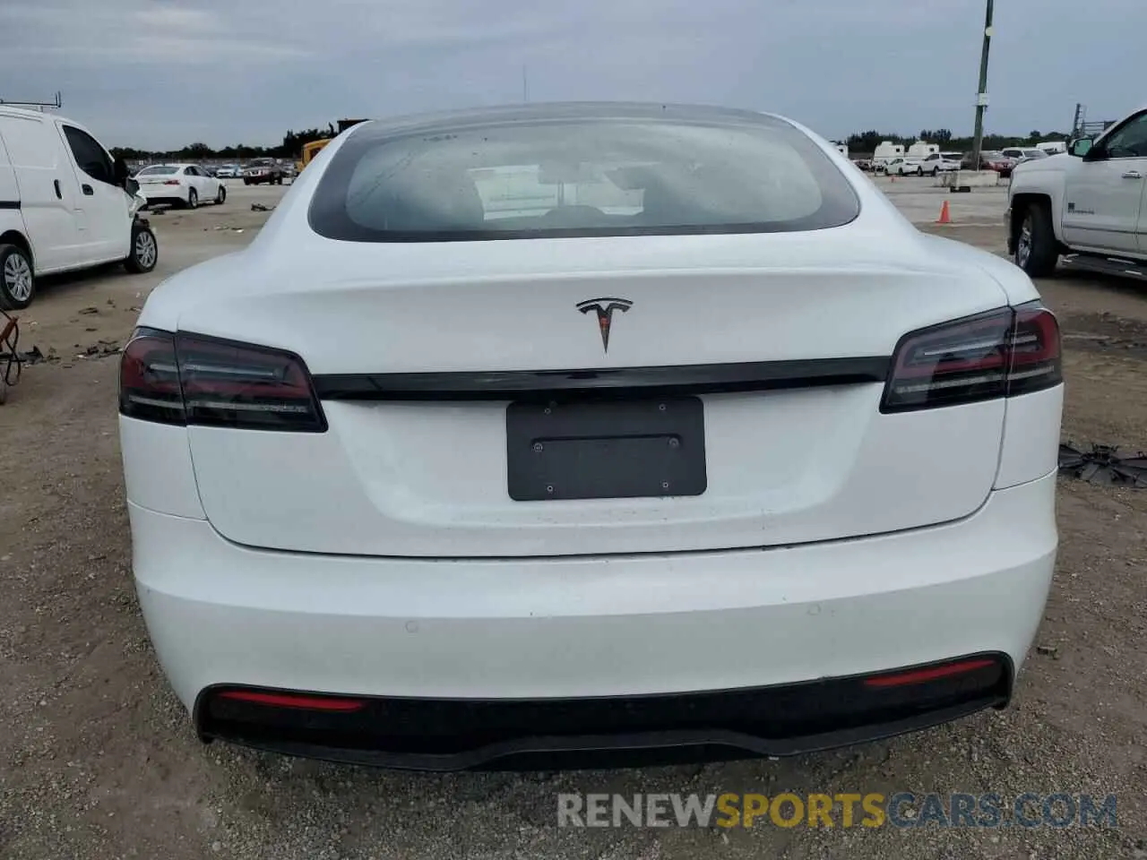 6 fotografías del automóvil dañado 5YJSA1E50NF486446 TESLA MODEL S 2022