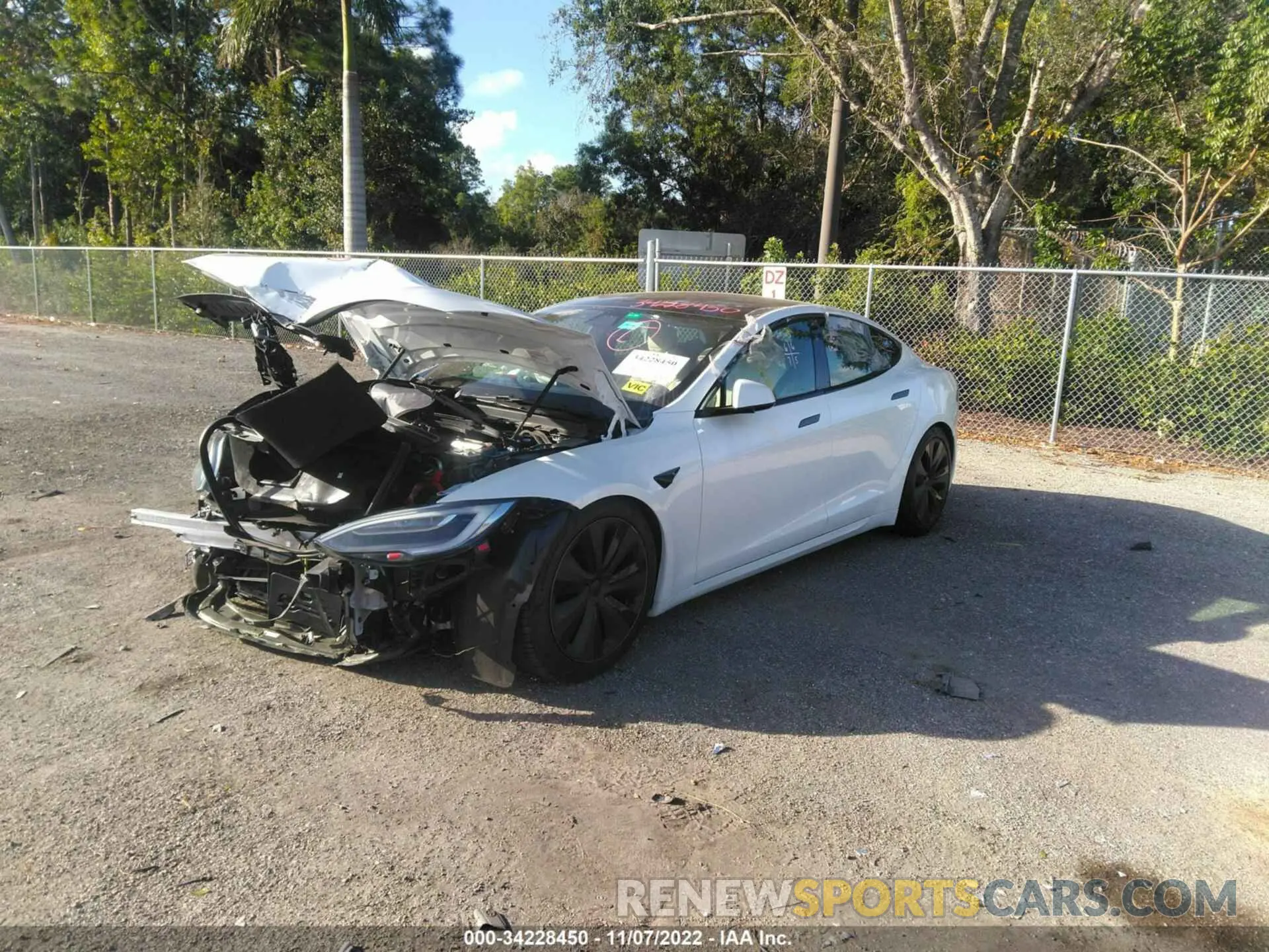 2 fotografías del automóvil dañado 5YJSA1E51NF458817 TESLA MODEL S 2022