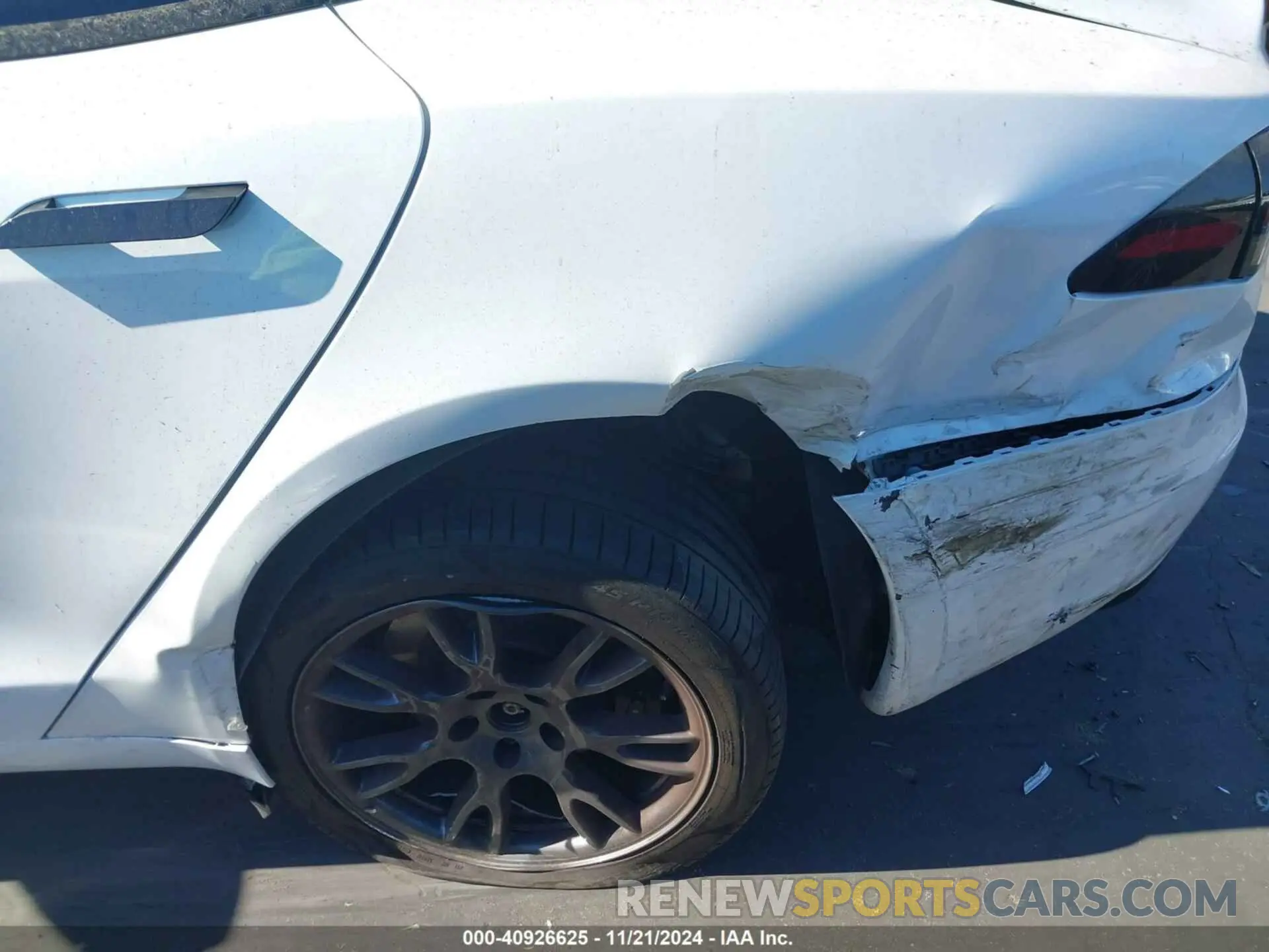 19 fotografías del automóvil dañado 5YJSA1E51NF479943 TESLA MODEL S 2022