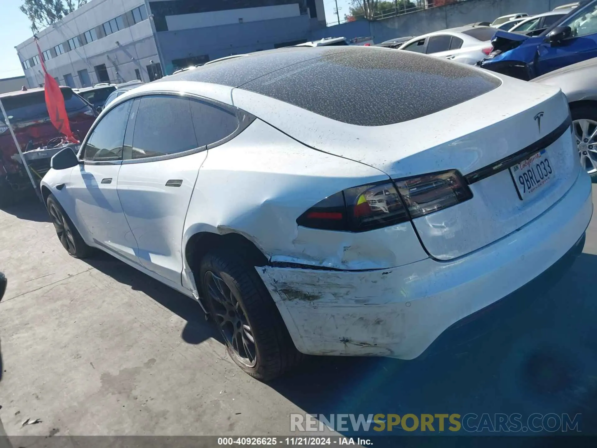 3 fotografías del automóvil dañado 5YJSA1E51NF479943 TESLA MODEL S 2022