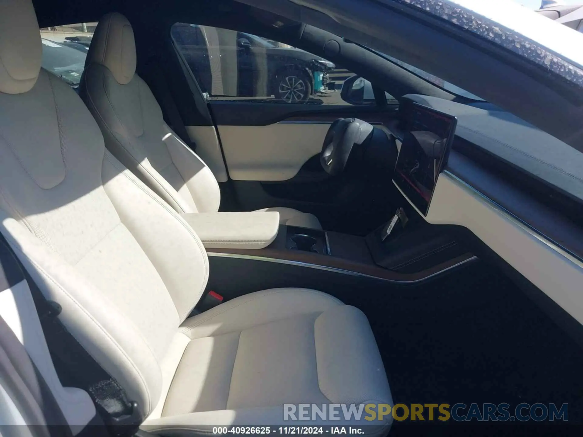 5 fotografías del automóvil dañado 5YJSA1E51NF479943 TESLA MODEL S 2022