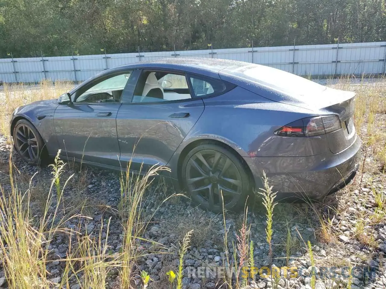 2 fotografías del automóvil dañado 5YJSA1E51NF488545 TESLA MODEL S 2022