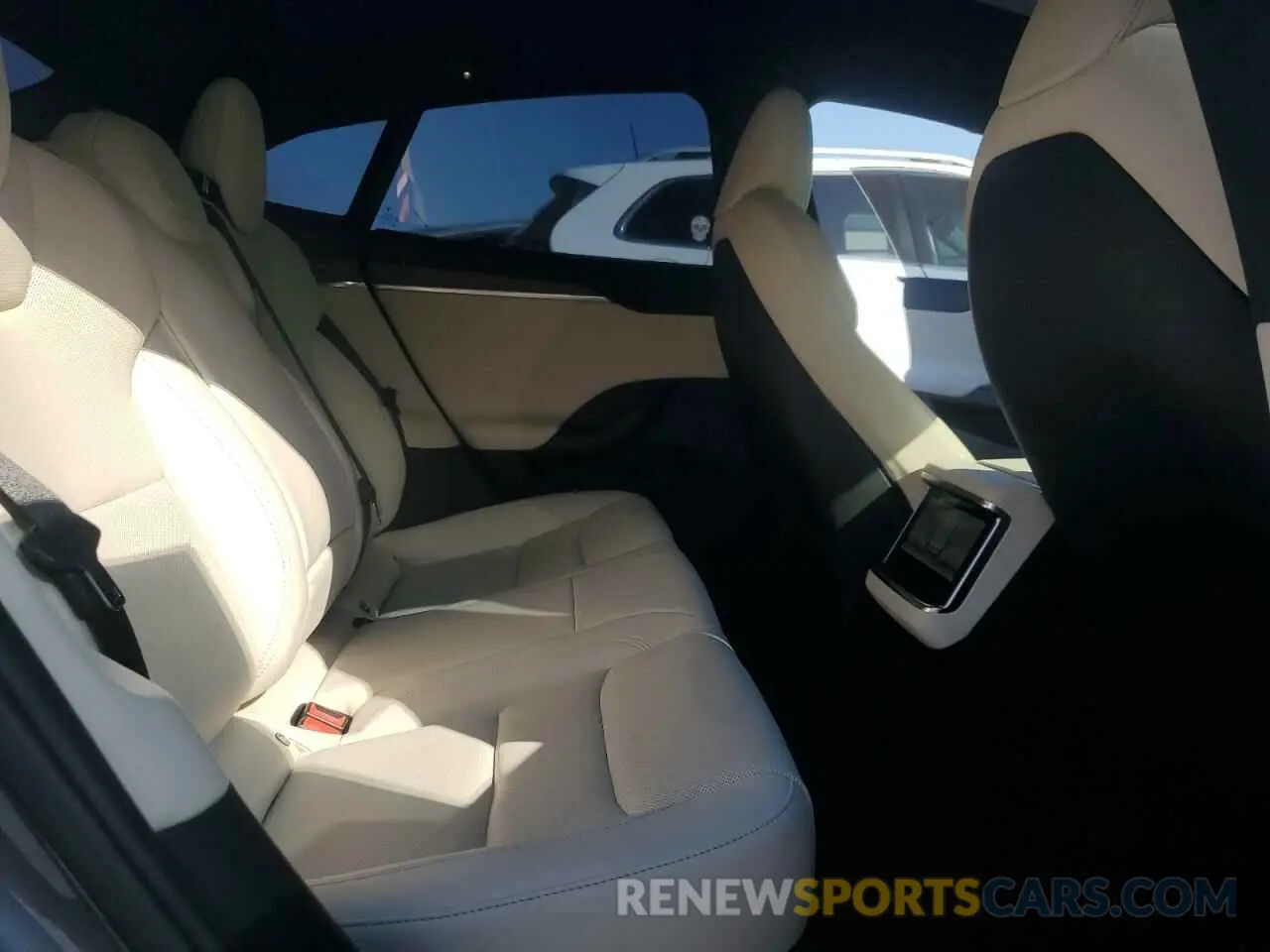 10 fotografías del automóvil dañado 5YJSA1E52NF464464 TESLA MODEL S 2022