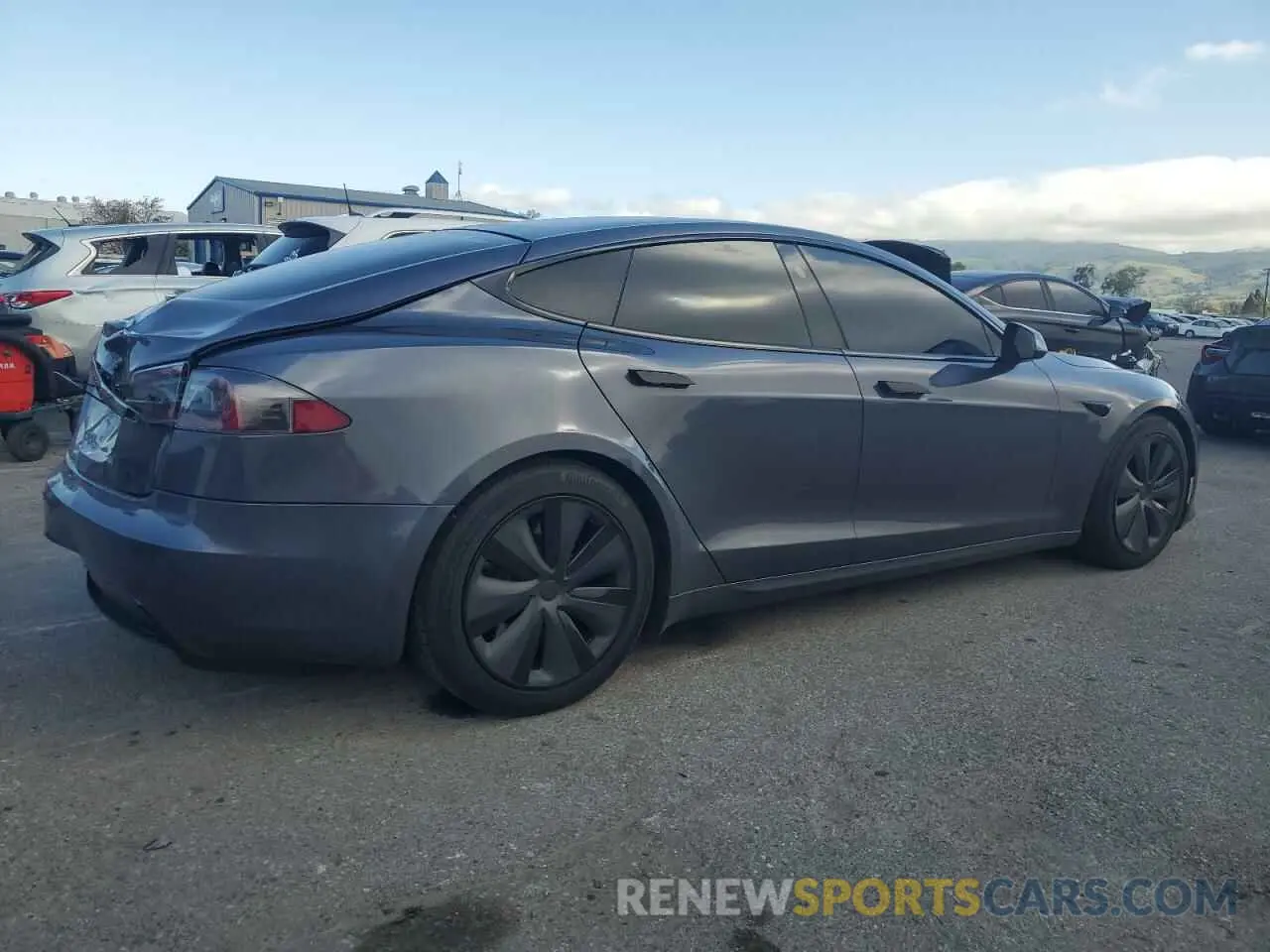 3 fotografías del automóvil dañado 5YJSA1E52NF464464 TESLA MODEL S 2022