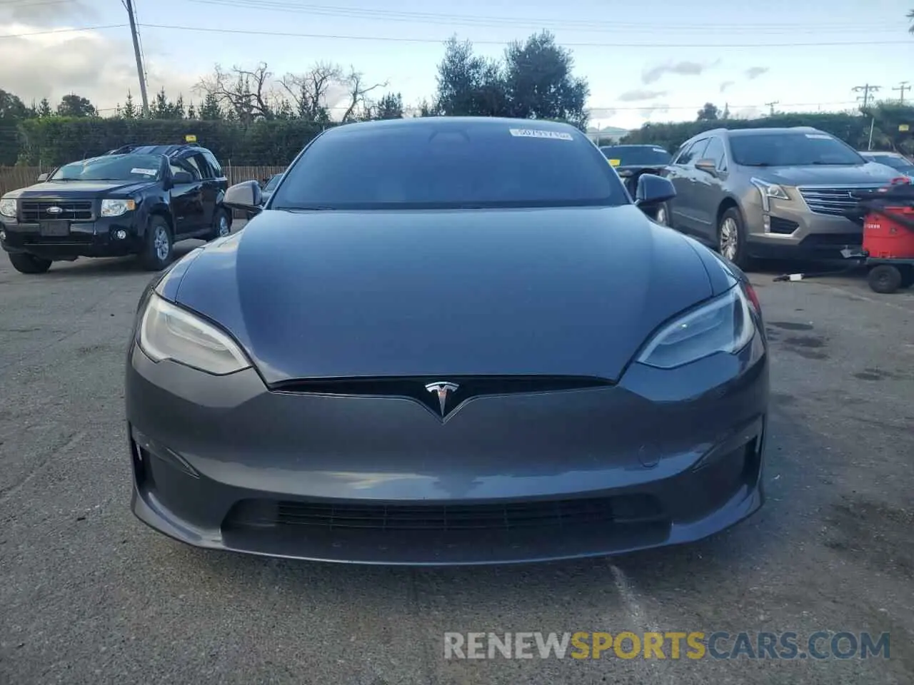 5 fotografías del automóvil dañado 5YJSA1E52NF464464 TESLA MODEL S 2022