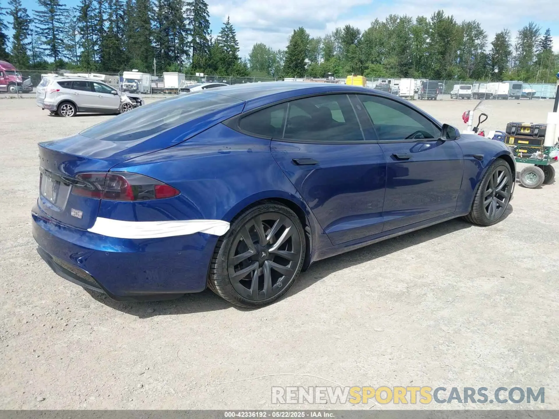 4 fotografías del automóvil dañado 5YJSA1E52NF466702 TESLA MODEL S 2022