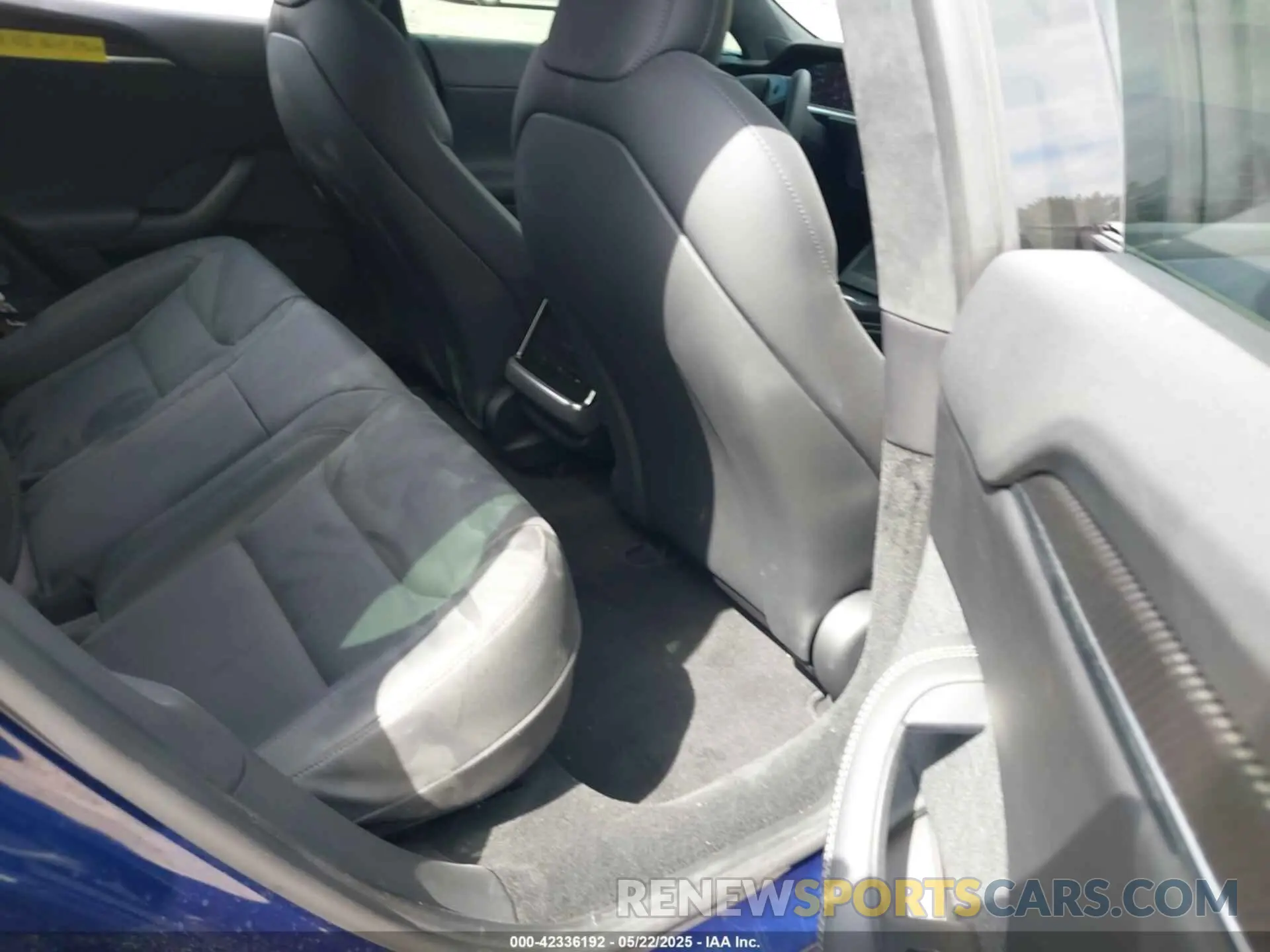 8 fotografías del automóvil dañado 5YJSA1E52NF466702 TESLA MODEL S 2022