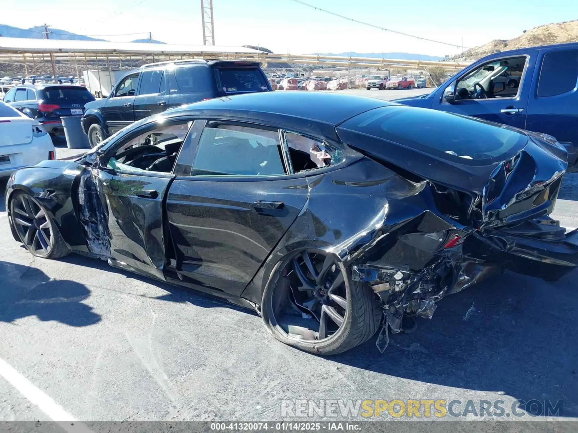 3 fotografías del automóvil dañado 5YJSA1E52NF476906 TESLA MODEL S 2022