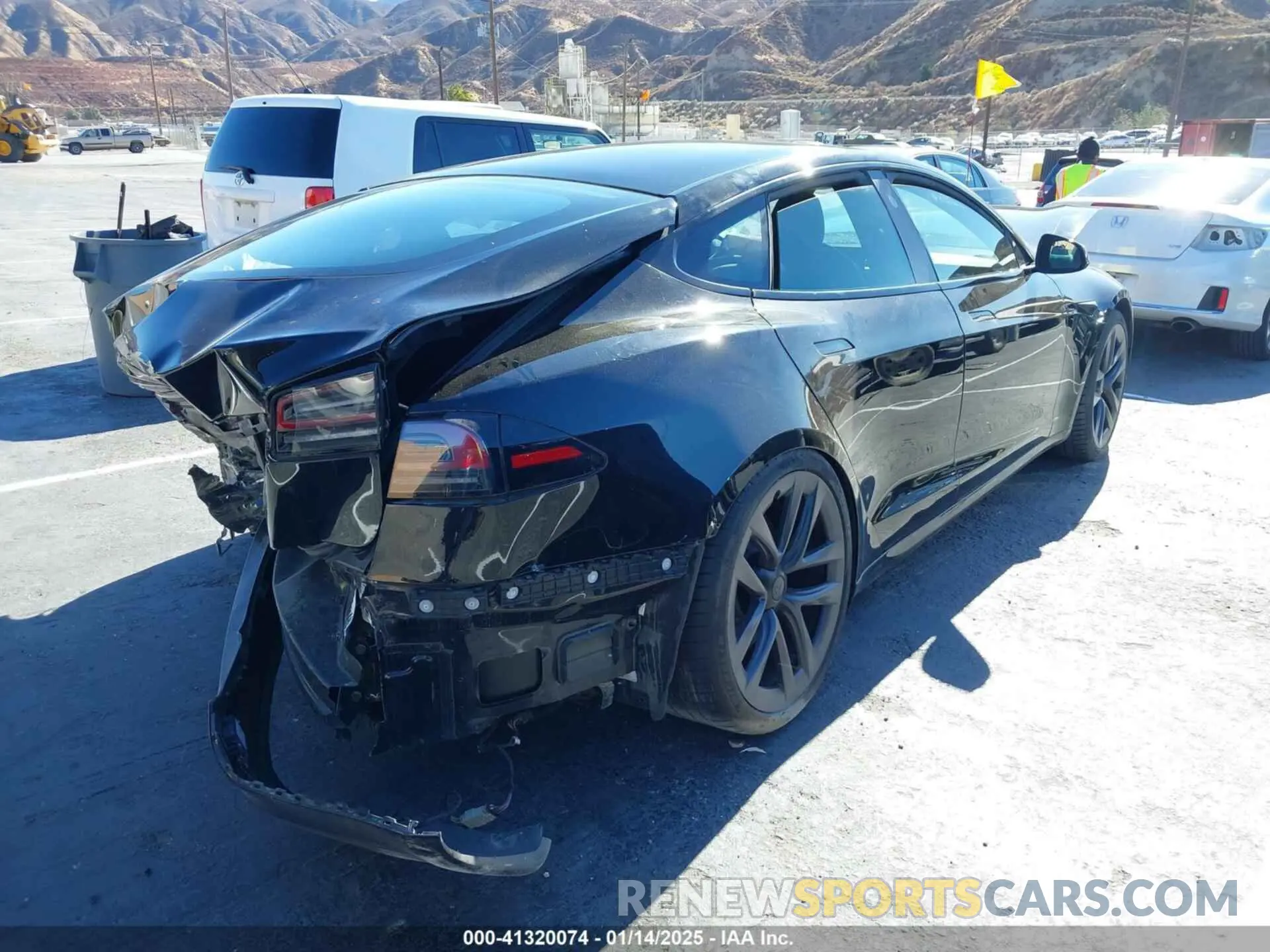 4 fotografías del automóvil dañado 5YJSA1E52NF476906 TESLA MODEL S 2022