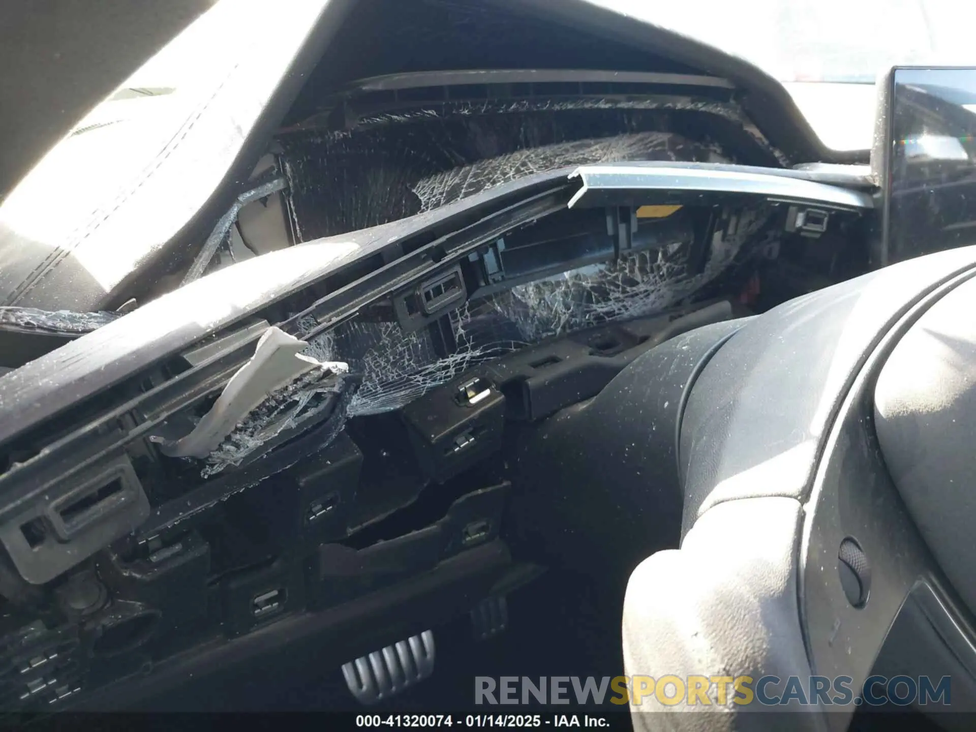 7 fotografías del automóvil dañado 5YJSA1E52NF476906 TESLA MODEL S 2022