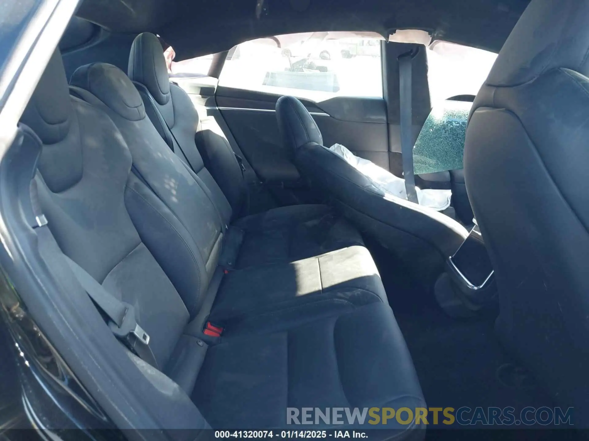 8 fotografías del automóvil dañado 5YJSA1E52NF476906 TESLA MODEL S 2022