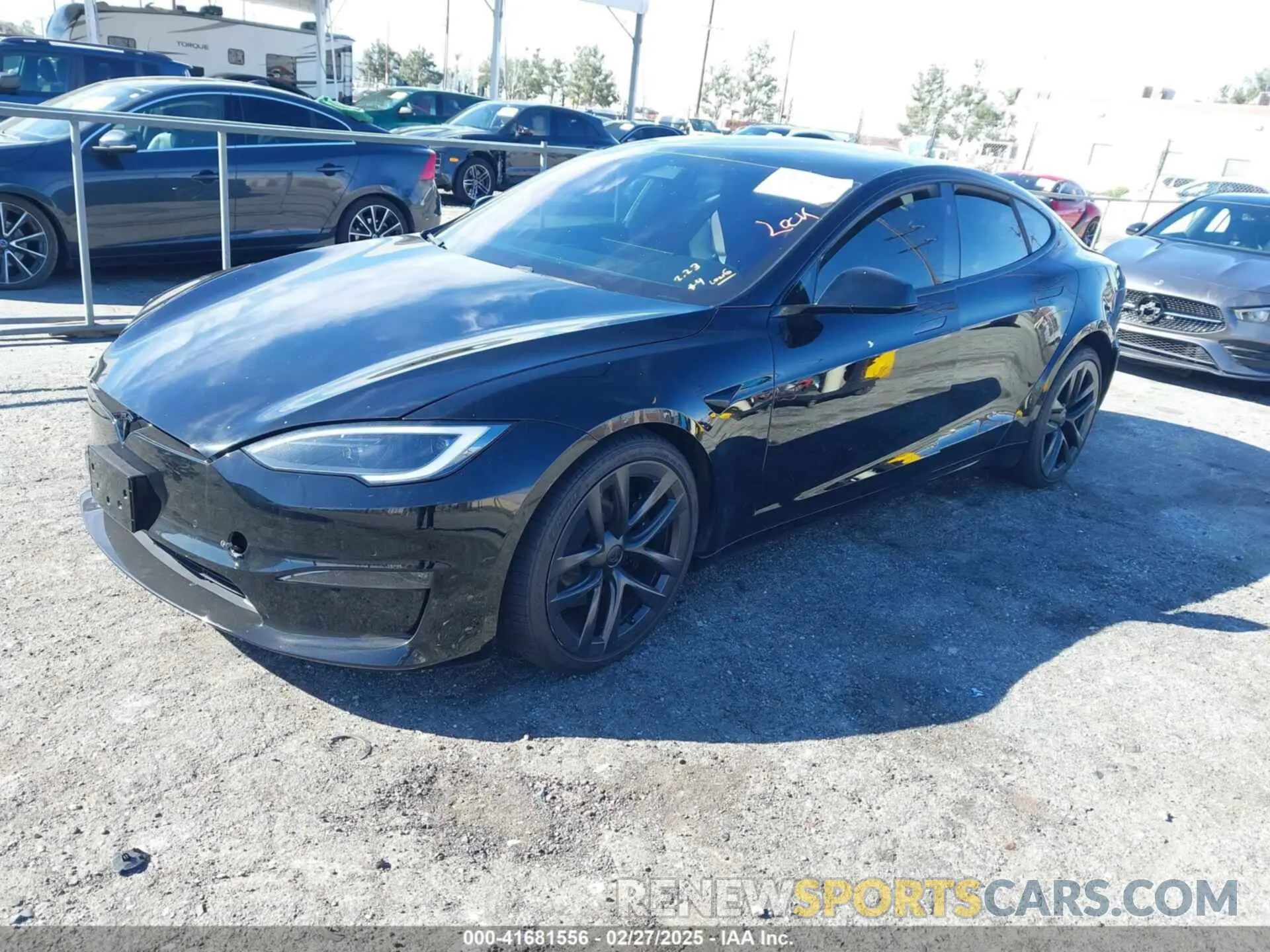 2 fotografías del automóvil dañado 5YJSA1E52NF488134 TESLA MODEL S 2022