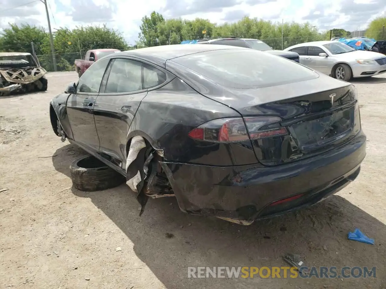 3 fotografías del automóvil dañado 5YJSA1E53NF461136 TESLA MODEL S 2022