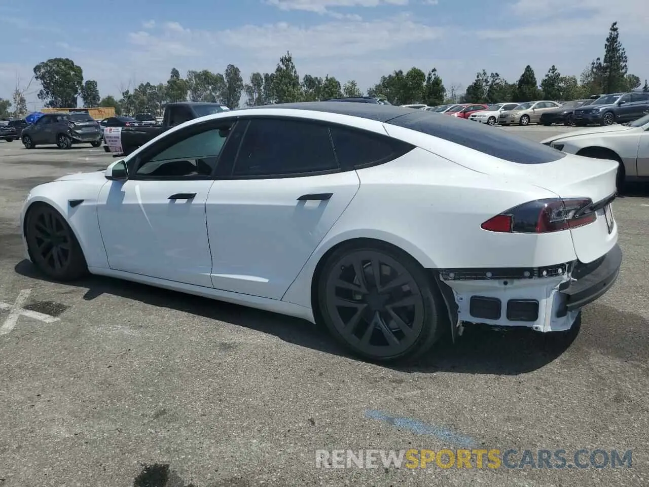 2 fotografías del automóvil dañado 5YJSA1E53NF463307 TESLA MODEL S 2022