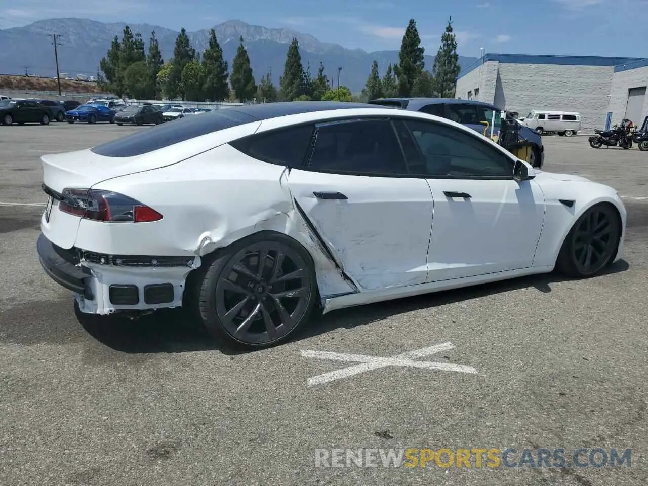 3 fotografías del automóvil dañado 5YJSA1E53NF463307 TESLA MODEL S 2022