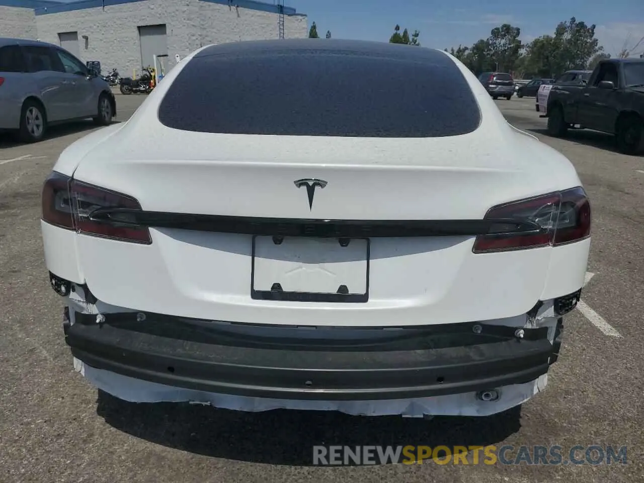 6 fotografías del automóvil dañado 5YJSA1E53NF463307 TESLA MODEL S 2022