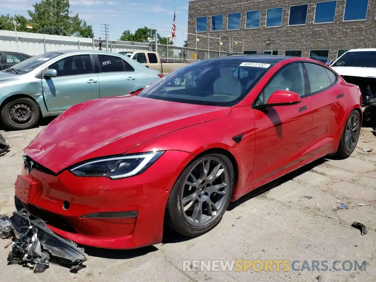 2 fotografías del automóvil dañado 5YJSA1E53NF473769 TESLA MODEL S 2022