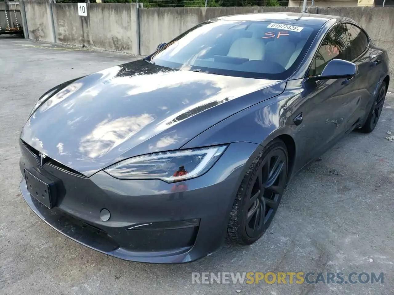 2 fotografías del automóvil dañado 5YJSA1E53NF478485 TESLA MODEL S 2022