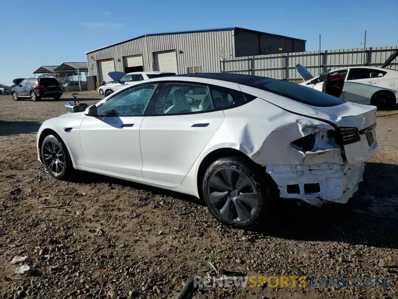 2 fotografías del automóvil dañado 5YJSA1E53NF478809 TESLA MODEL S 2022