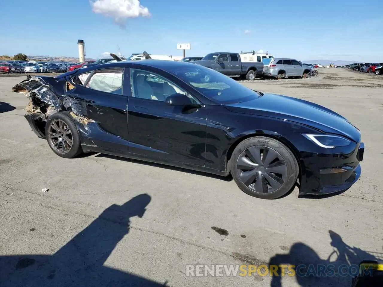 4 fotografías del automóvil dañado 5YJSA1E53NF483038 TESLA MODEL S 2022