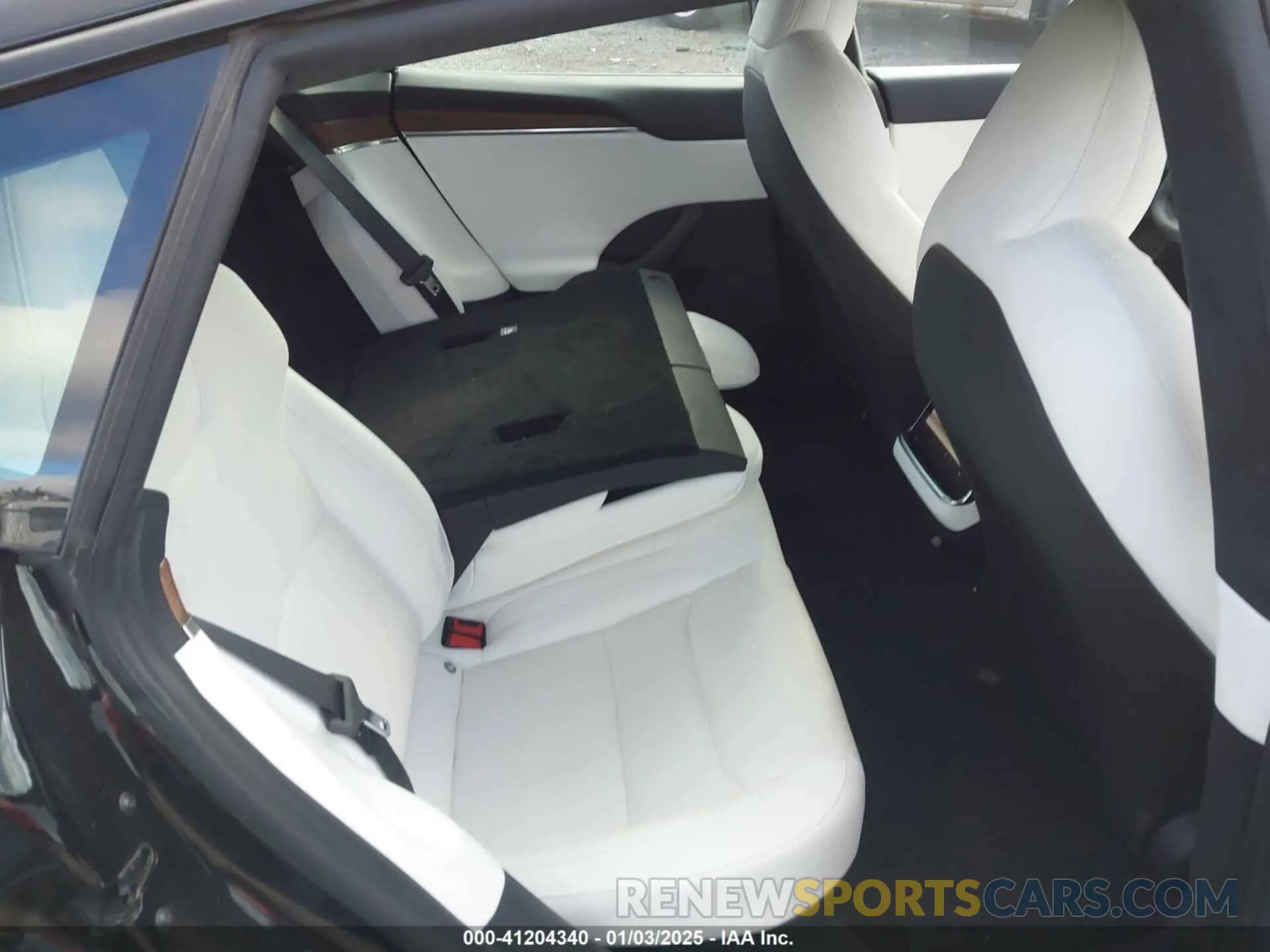 8 fotografías del automóvil dañado 5YJSA1E54NF476793 TESLA MODEL S 2022