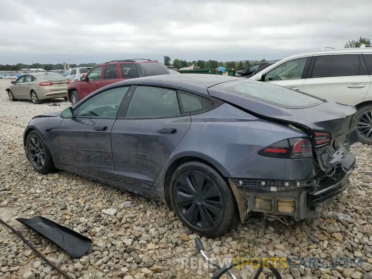 2 fotografías del automóvil dañado 5YJSA1E54NF477586 TESLA MODEL S 2022