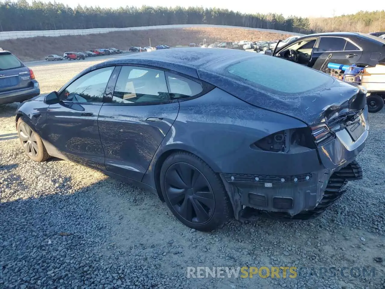 2 fotografías del automóvil dañado 5YJSA1E54NF479385 TESLA MODEL S 2022